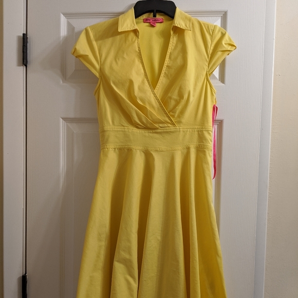 Betsey Johnson Dresses & Skirts - Betsey Johnson Dress 🍋